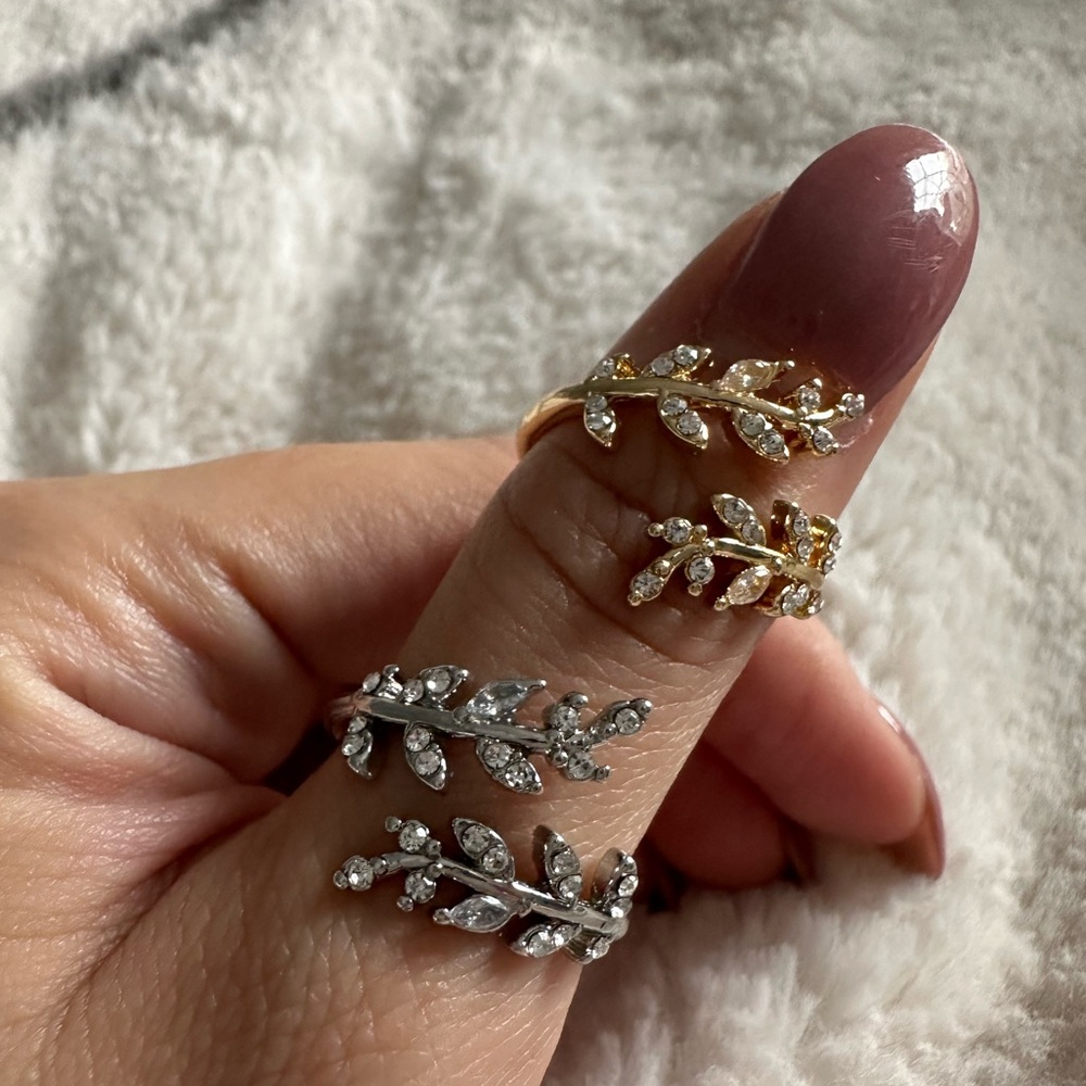 Gorgeous adjustable sterling silver leaf design open band ring